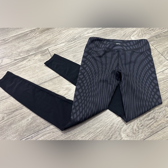 🖤 ALO YOGA Motion Mesh Leggings - Size Small 🖤 - Picture 2 of 8